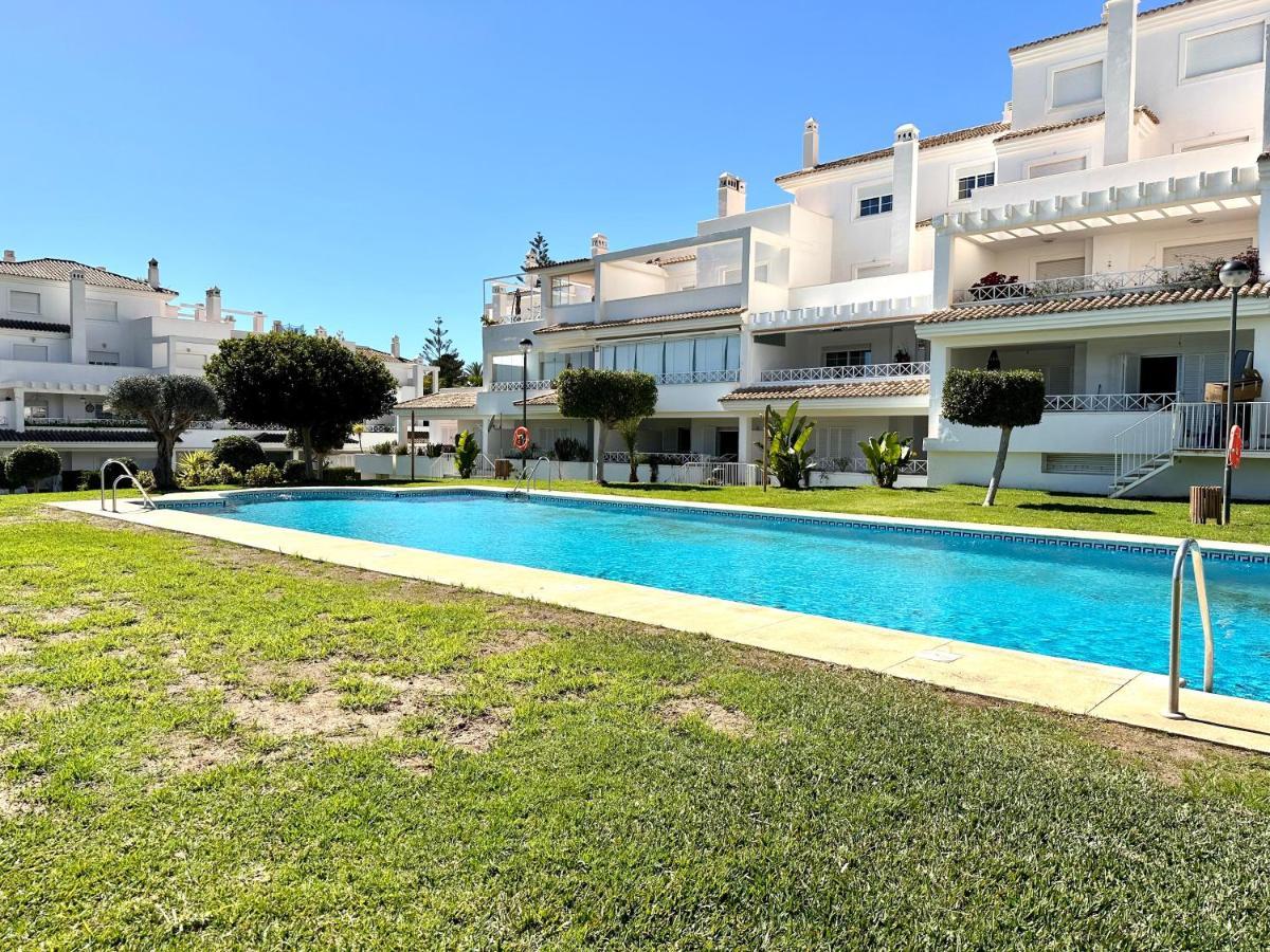 Moderno Apartamento Con Preciosas Vistas Al Mar En Urbanizacion Con Piscina - Rio Real 11 2G Marbella Esterno foto