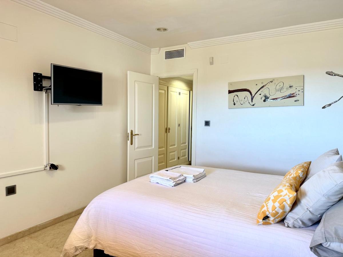 Moderno Apartamento Con Preciosas Vistas Al Mar En Urbanizacion Con Piscina - Rio Real 11 2G Marbella Esterno foto