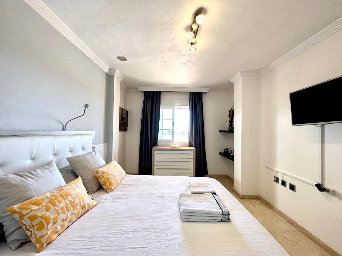 Moderno Apartamento Con Preciosas Vistas Al Mar En Urbanizacion Con Piscina - Rio Real 11 2G Marbella Esterno foto