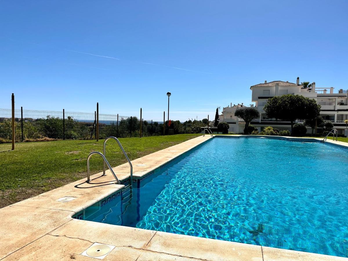 Moderno Apartamento Con Preciosas Vistas Al Mar En Urbanizacion Con Piscina - Rio Real 11 2G Marbella Esterno foto