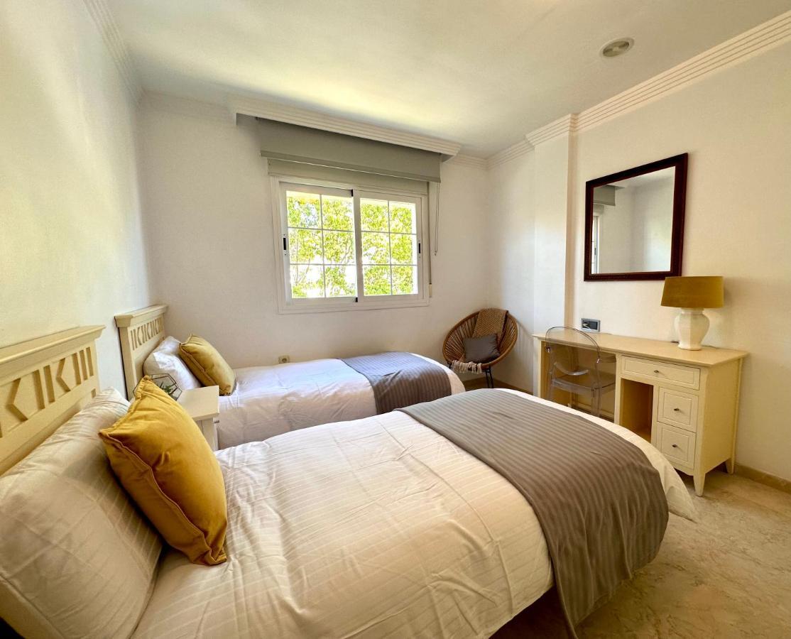 Moderno Apartamento Con Preciosas Vistas Al Mar En Urbanizacion Con Piscina - Rio Real 11 2G Marbella Esterno foto