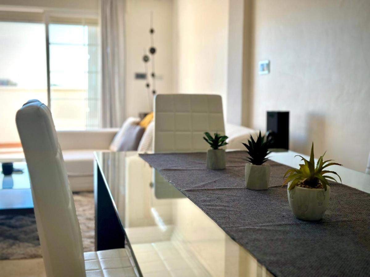 Moderno Apartamento Con Preciosas Vistas Al Mar En Urbanizacion Con Piscina - Rio Real 11 2G Marbella Esterno foto