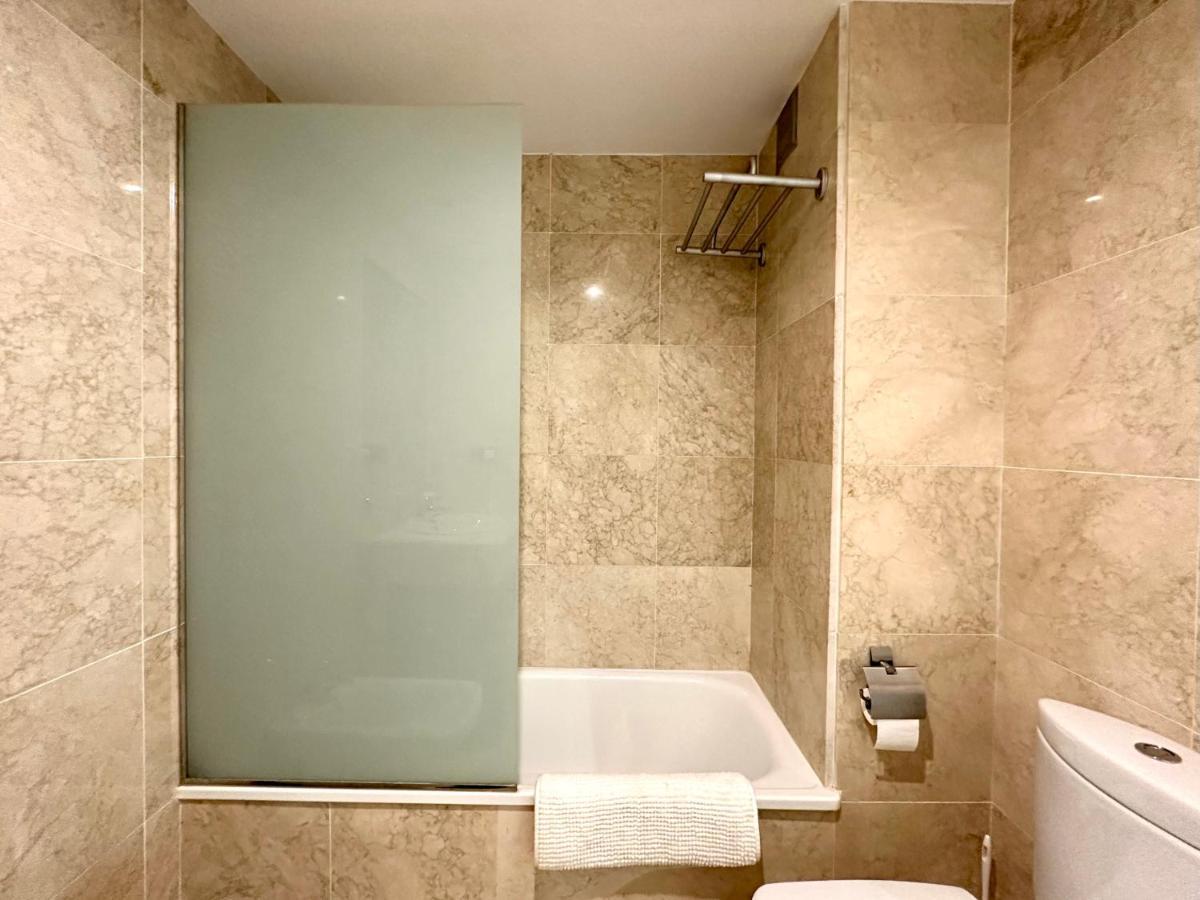 Moderno Apartamento Con Preciosas Vistas Al Mar En Urbanizacion Con Piscina - Rio Real 11 2G Marbella Esterno foto