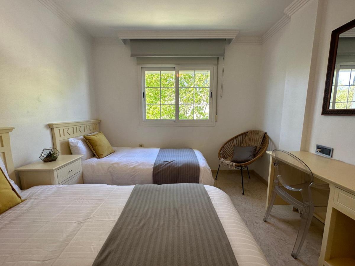 Moderno Apartamento Con Preciosas Vistas Al Mar En Urbanizacion Con Piscina - Rio Real 11 2G Marbella Esterno foto